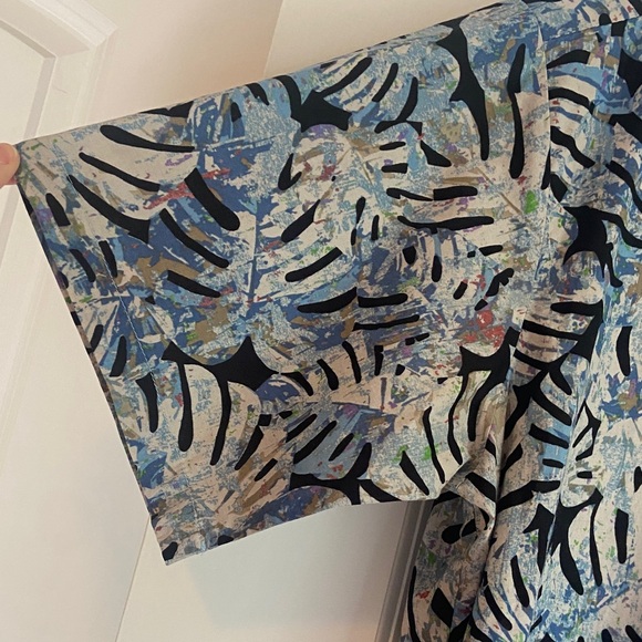 TORI RICHARD Made in Hawaii Tropical Shirt
Size Medium - Picture 7 of 9